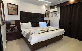 Sportsman Beach Hotel